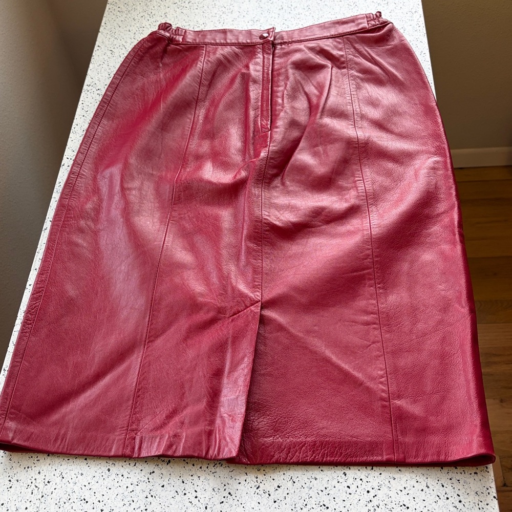 Vintage burgundy soft leather skirt size 6 or 8 knee length kick - Picture 4 of 9